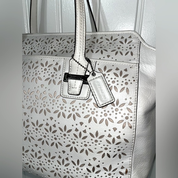 Coach Taylor Eyelet Leather Carry All #F27391 White Bag Tote, White Creme - Picture 2 of 16
